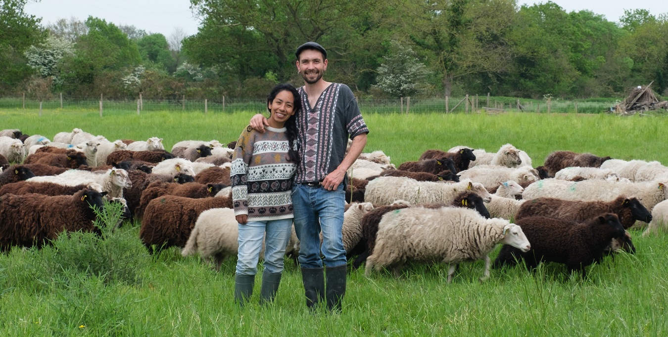 Perla et Yoann, éleveurs de brebis à Sallertaine en Vendée